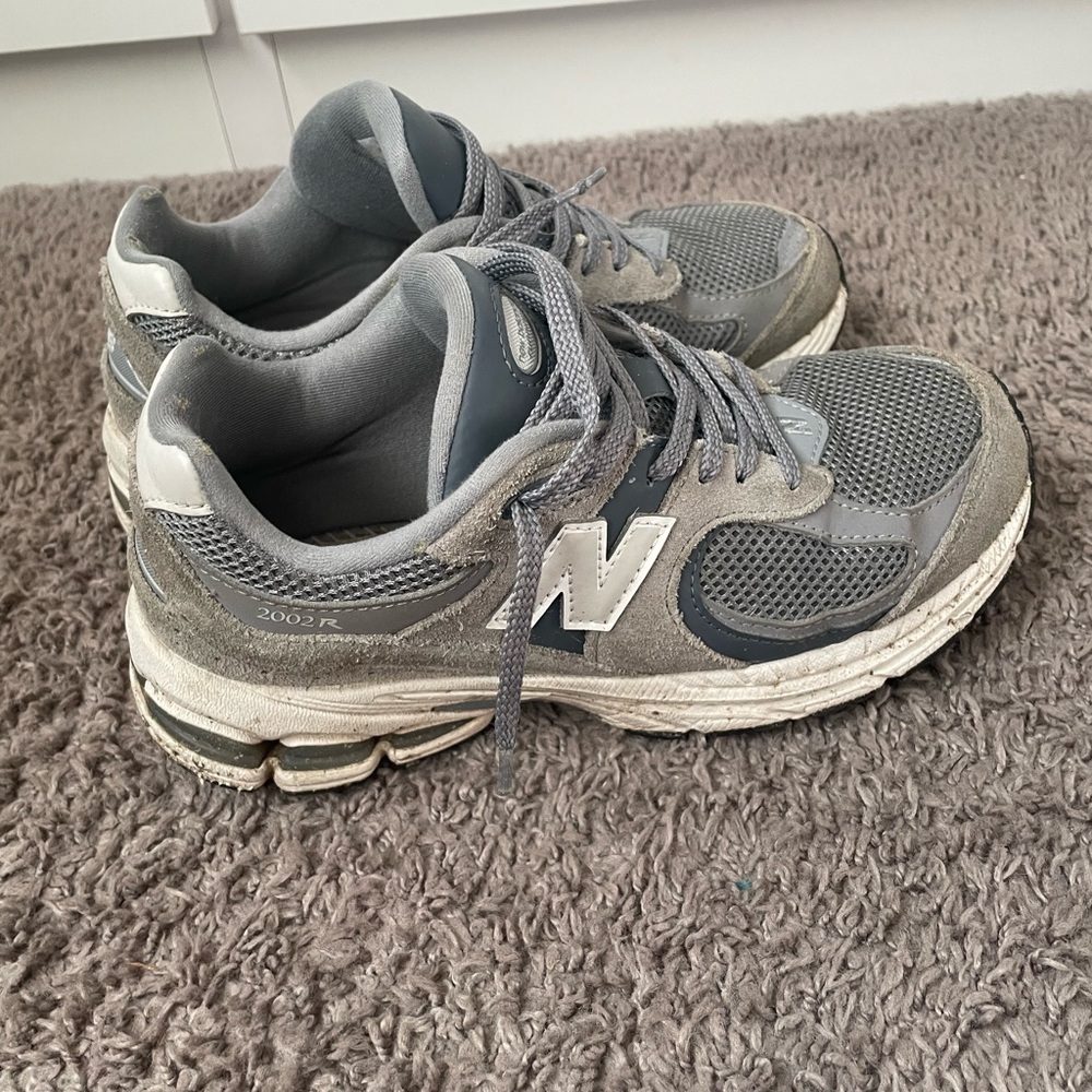 New balance 2002R